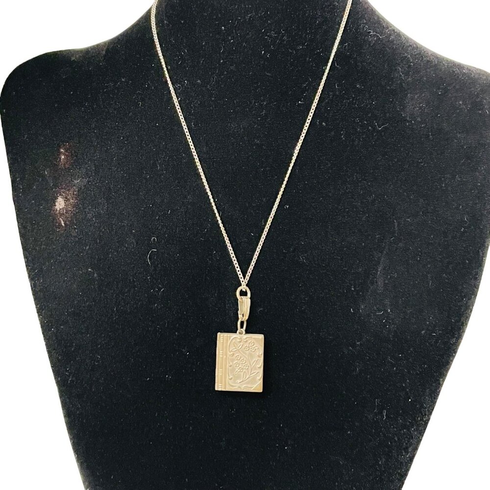 Vintage Silver Locket Book Pendant Necklace‎ Floral Design Jewelry